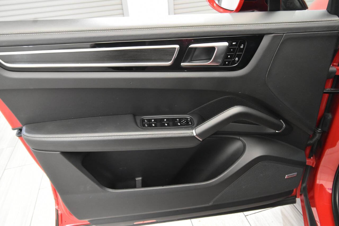 2021 Porsche Cayenne GTS photo 13
