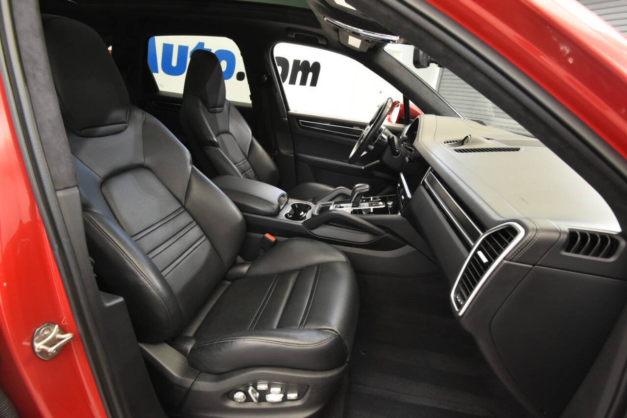 2021 Porsche Cayenne GTS photo 15