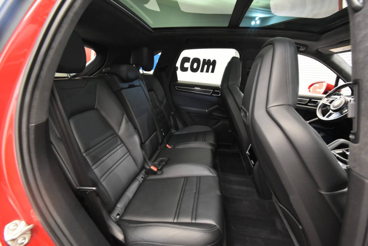 2021 Porsche Cayenne GTS photo 16
