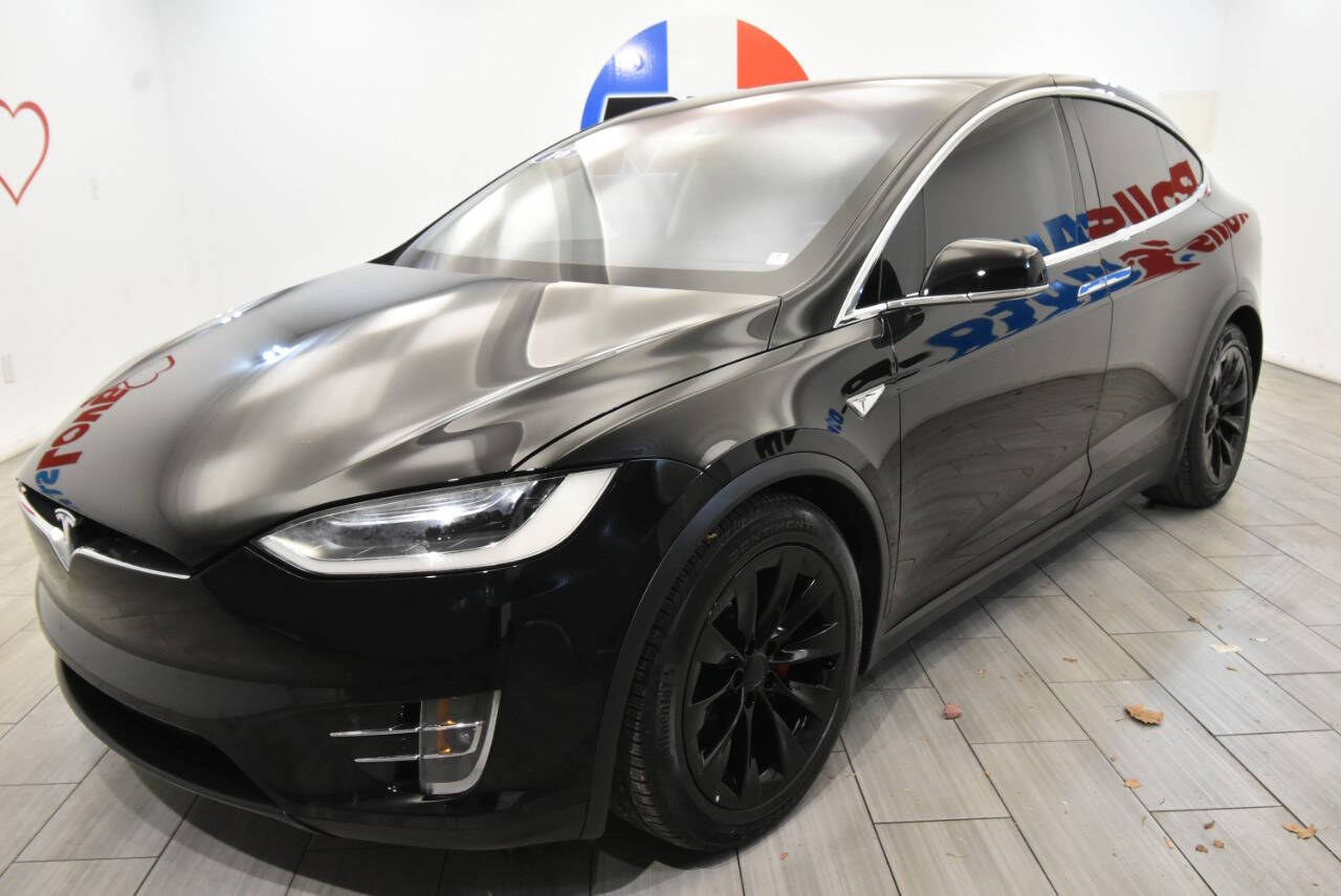 2016 Tesla Model X's photo