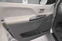2017 Toyota Sienna LE 7 Passenger Auto Access Seat 4dr Mini Van - photothumb 12