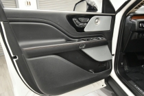 2020 Lincoln Aviator Reserve AWD 4dr SUV - photothumb 12
