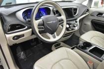 2020 Chrysler Pacifica Hybrid Limited 4dr Mini Van - photothumb 10