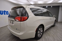 2020 Chrysler Pacifica Hybrid Limited 4dr Mini Van - photothumb 4