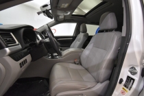 2015 Toyota Highlander XLE AWD 4dr SUV - photothumb 11