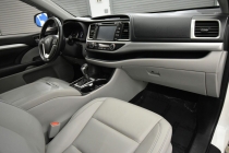 2015 Toyota Highlander XLE AWD 4dr SUV - photothumb 17