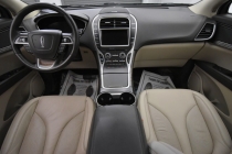2019 Lincoln Nautilus Select AWD 4dr SUV - photothumb 22