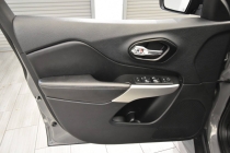 2022 Jeep Cherokee X 4x4 4dr SUV - photothumb 11