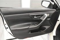 2016 Nissan Altima SR - photothumb 11