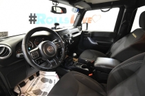 2015 Jeep Wrangler Unlimited Sahara - photothumb 11