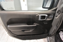 2022 Jeep Gladiator Rubicon 4x4 4dr Crew Cab 5.0 ft. SB - photothumb 12