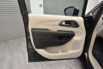 2024 Chrysler Pacifica Plug-In Hybrid Select 4dr Mini Van - photothumb 14