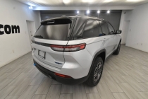 2023 Jeep Grand Cherokee Trailhawk 4xe 4x4 4dr SUV - photothumb 4