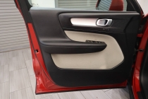 2019 Volvo XC40 T4 Momentum 4dr SUV - photothumb 12