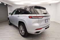 2022 Jeep Grand Cherokee Summit 4xe 4x4 4dr SUV - photothumb 2