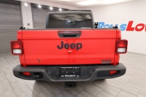 2020 Jeep Gladiator Sport Altitude 4x4 4dr Crew Cab 5.0 ft. SB - photothumb 3