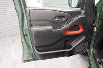 2023 Nissan Frontier PRO 4X 4x4 4dr Crew Cab 5 ft. SB - photothumb 12