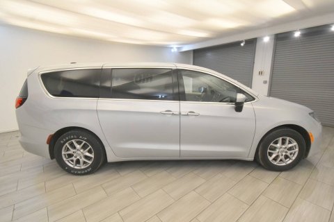 2023 Chrysler Voyager LX 4dr Mini Van